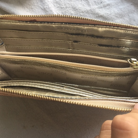 Michael Kors wallet - Picture 3 of 4